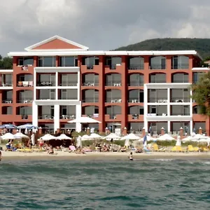 Carina Aparthotel